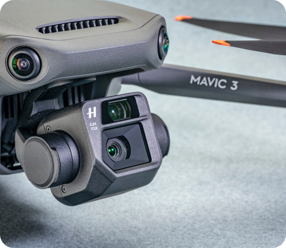 DJI Mavic 3 (1) DJI Mavic 3